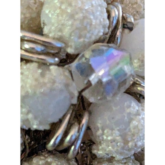 Vintage 1940s Japan White Textured Bead Cluster Clip Earrings Clear Stone Sand - Picture 3 of 5